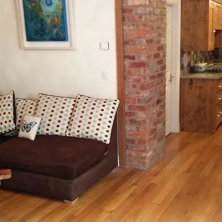 Historic Hideaway In Centre Apartment *