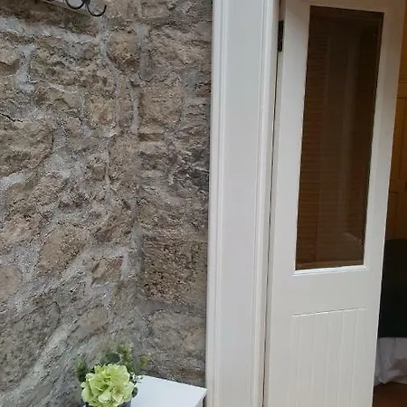 Historic Hideaway In Centre Διαμέρισμα