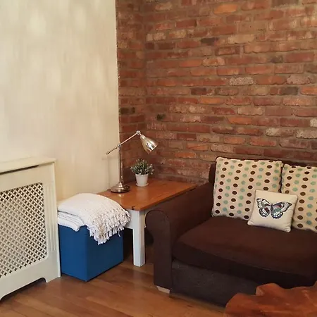 Historic Hideaway In Centre *