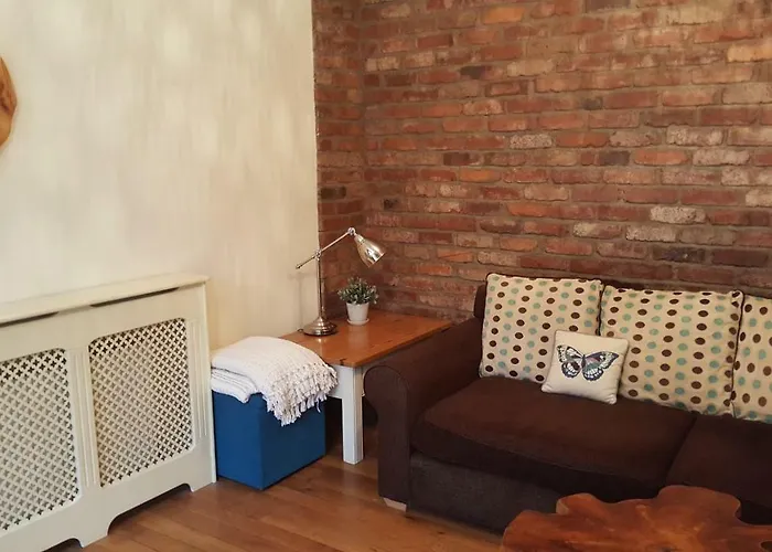 Historic Hideaway In Centre *