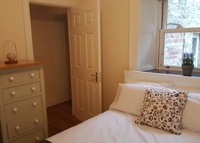 Апартаменты Historic Hideaway In Centre Корк